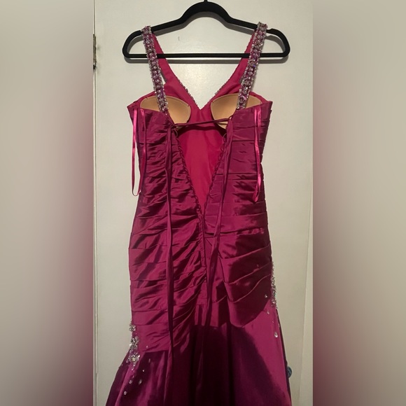 Gorgeous prom dress -Mori Lee by Madeline Gardner - Picture 3 of 5